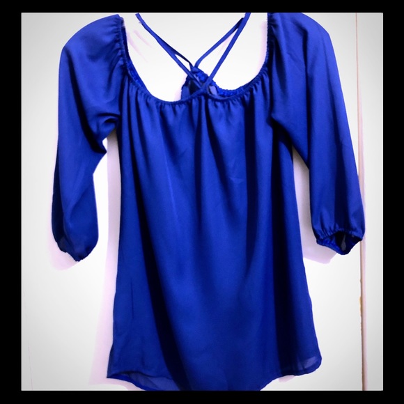 Cold Shoulder Top - Picture 3 of 4